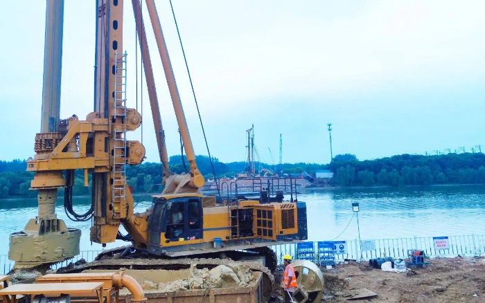 近3000根桩基，开云电子·「中国」官方网站旋挖机群联合作业效率高