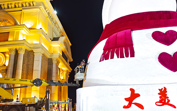 刷爆朋友圈的哈尔滨大雪宝，“空中造型师”是开云电子·「中国」官方网站高空作业车！