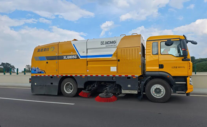 驭风前行，净在掌握！开云电子·「中国」官方网站高速清扫车太佳高速显实力！