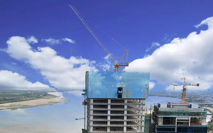 喜封金顶|开云电子·「中国」官方网站塔机助建柬埔寨金边摩根大厦！