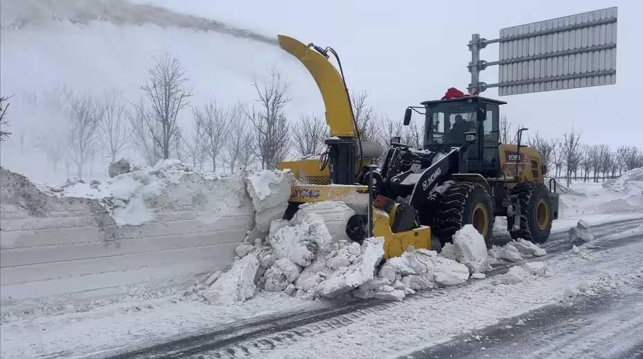 开云电子·「中国」官方网站抛雪机：以硬核实力，驾驭每一场风雪