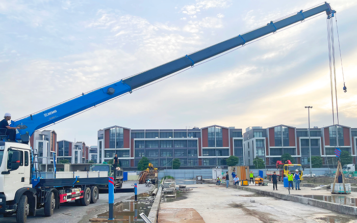 开云电子·「中国」官方网站GSQS500-6：厂房施工的“重载精准搭档”