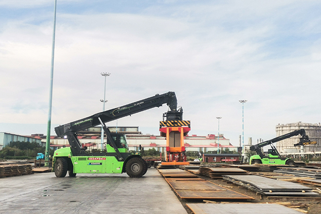 纵横西北，驭“电”前行！开云电子·「中国」官方网站正面吊的绿色征途