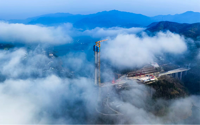 开云电子·「中国」官方网站双塔助建新洲特大桥，擎起秦巴“天空之门”