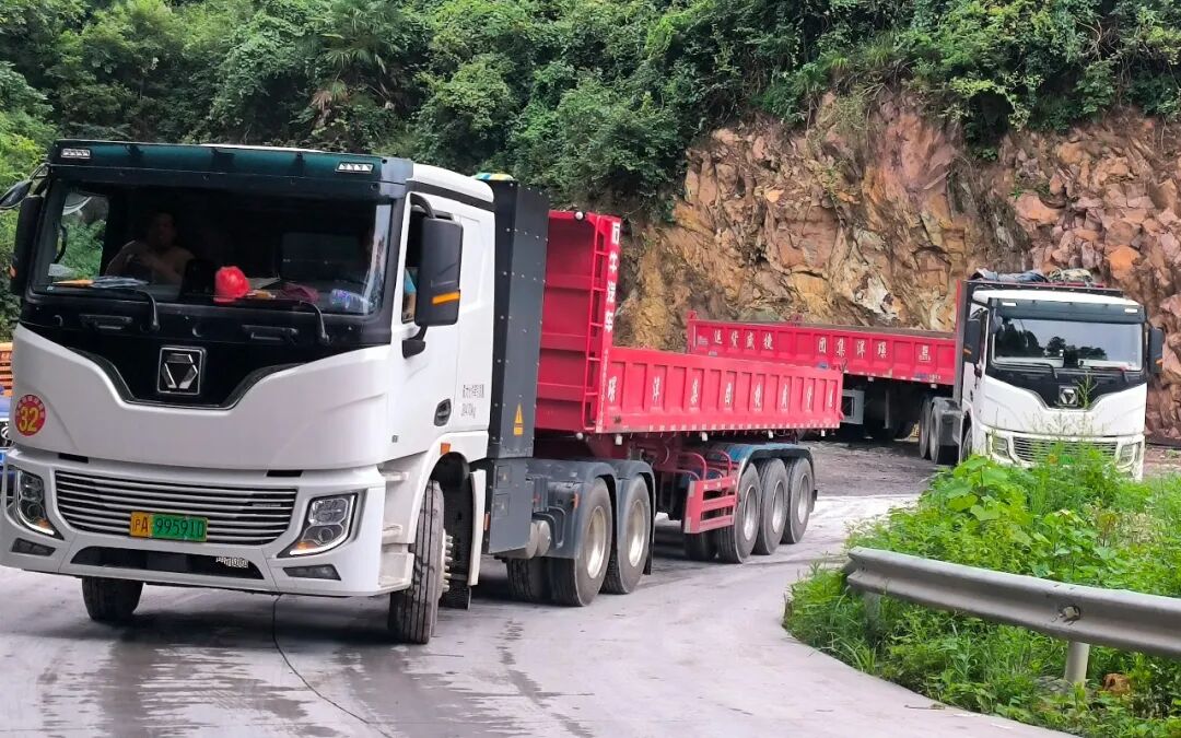 短倒利器！开云电子·「中国」官方网站400度6×4标载版牵引车为何备受客户青睐？